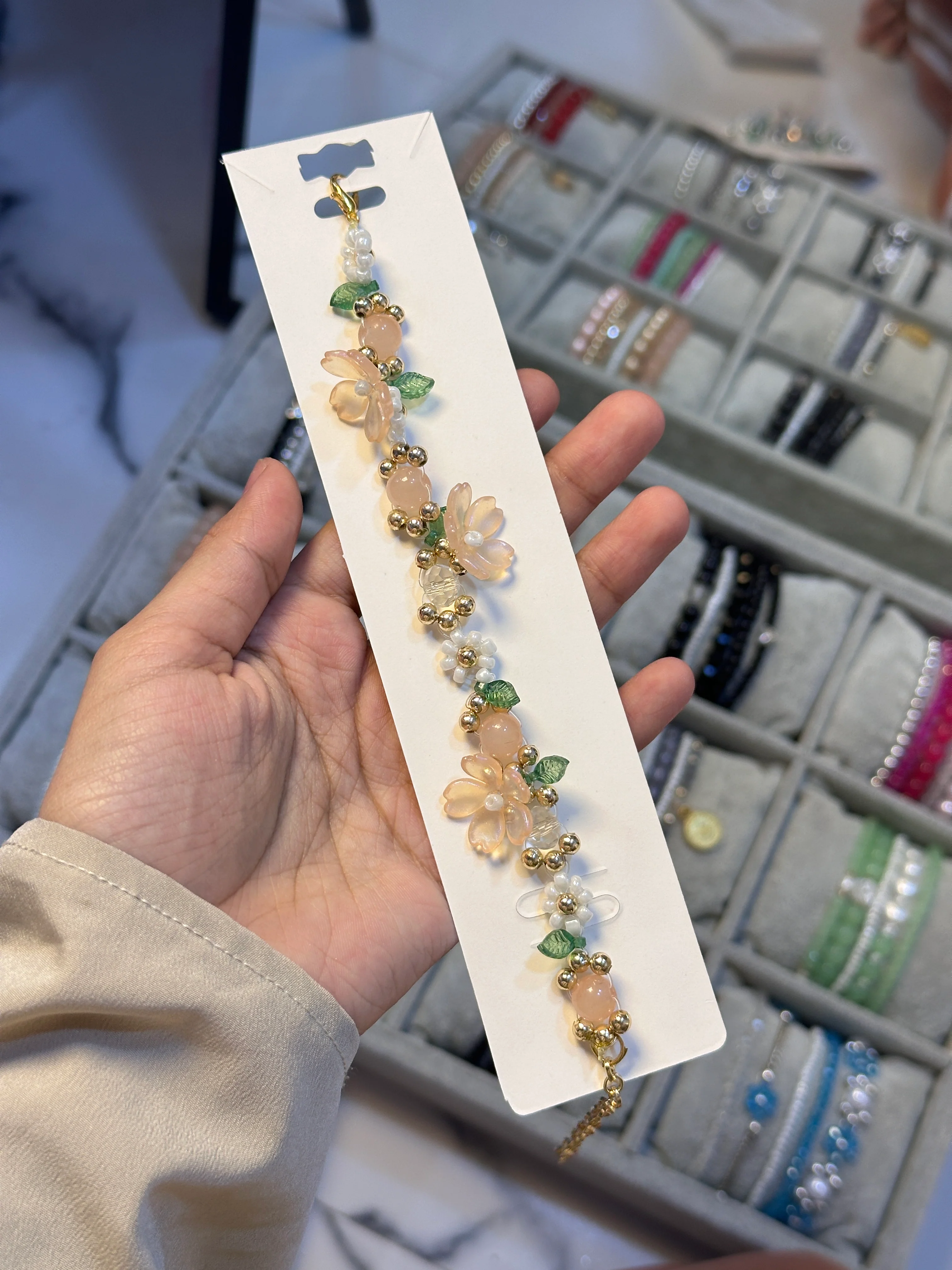 Beige flower bracelet - Image 3